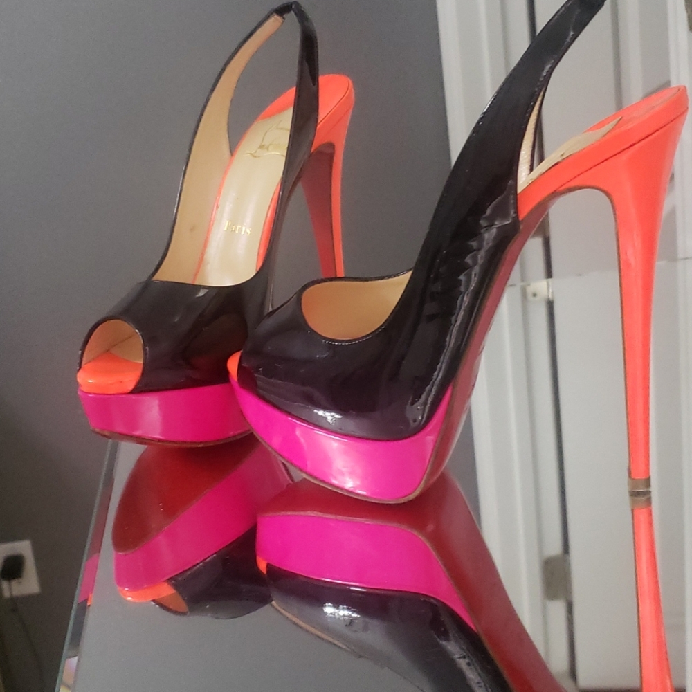 Sandals - Picture 2 of 11